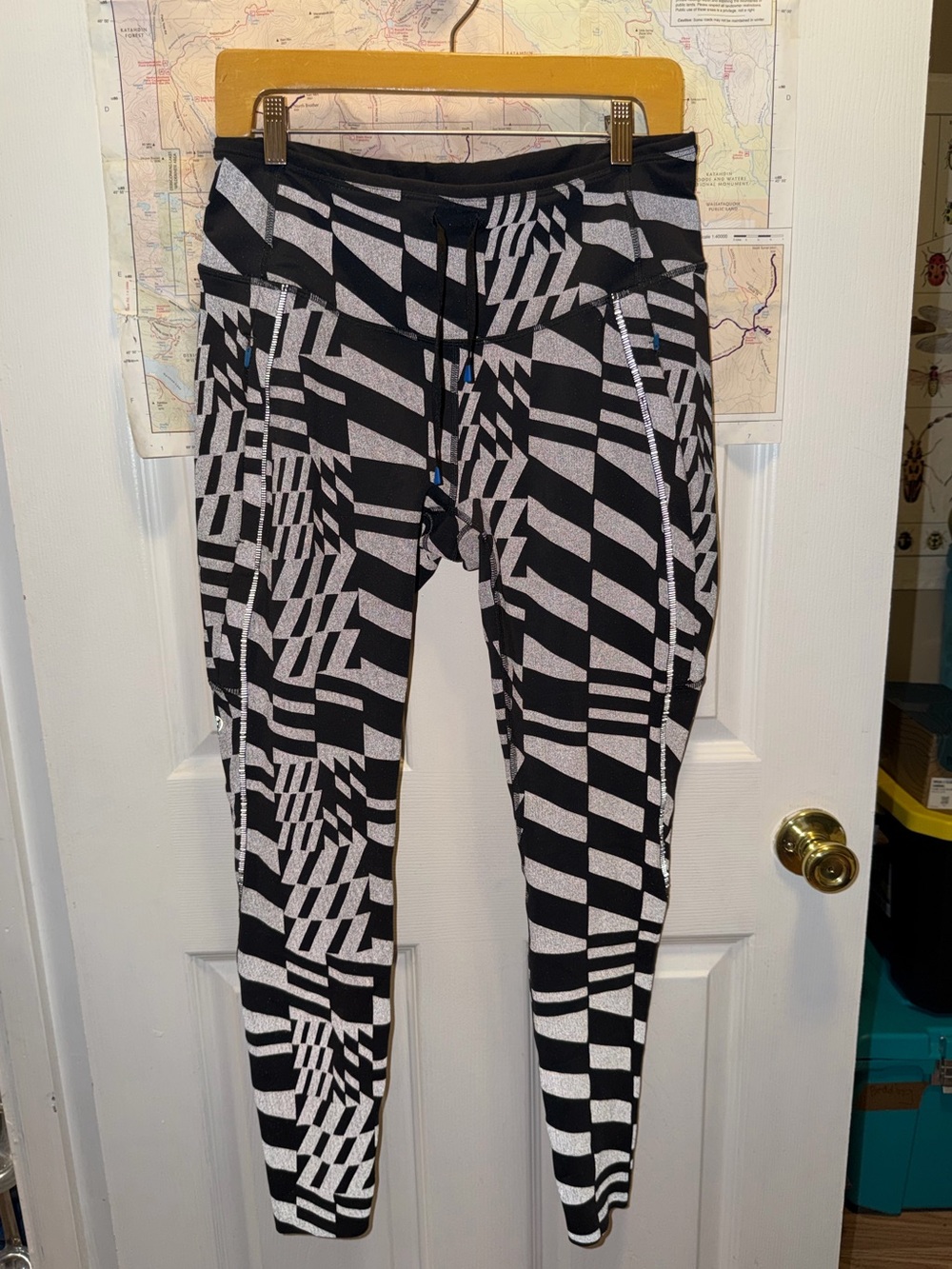 Janji - women’s size XL - fleece lined Aurora tights - reflective pattern